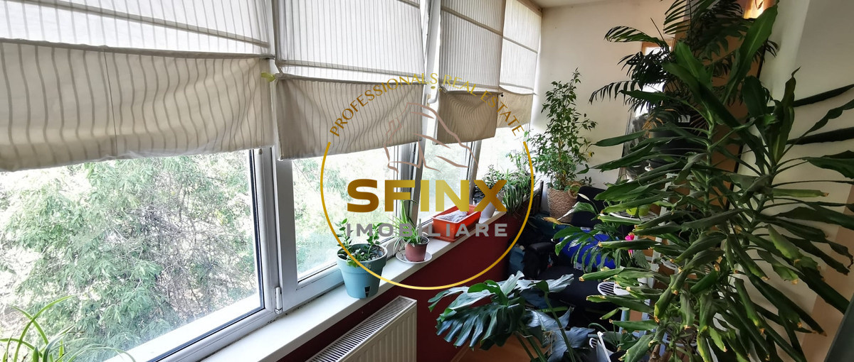 2 camere Titan Minis etaj 3/4 metrou amenajat