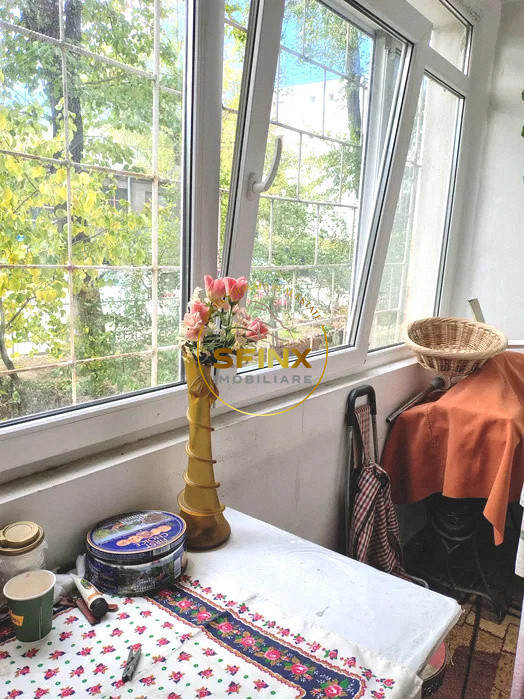 Garsoniera la parter cu balcon metrou Costin Georgian