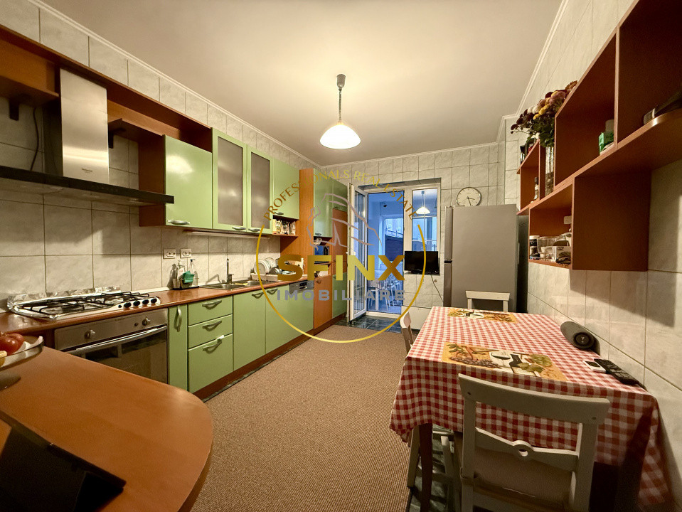 Casa 7 camere - singur curte - Regie