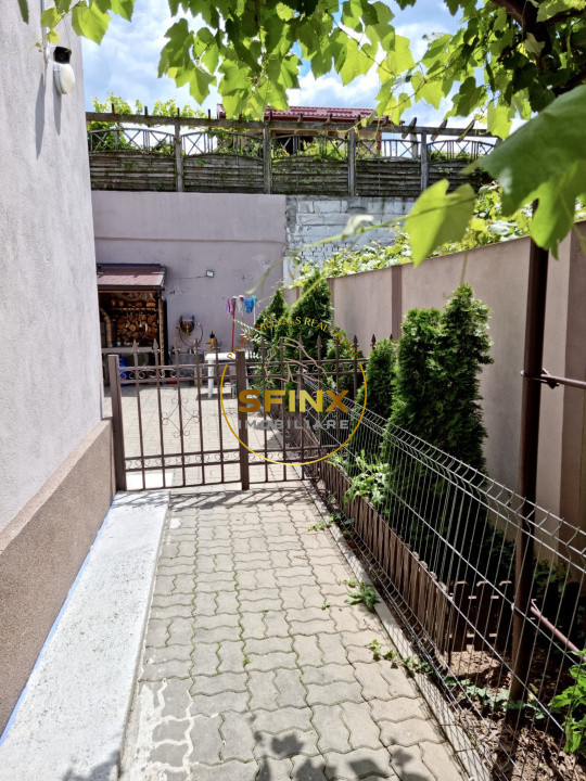 Casa 7 camere - singur curte - Regie