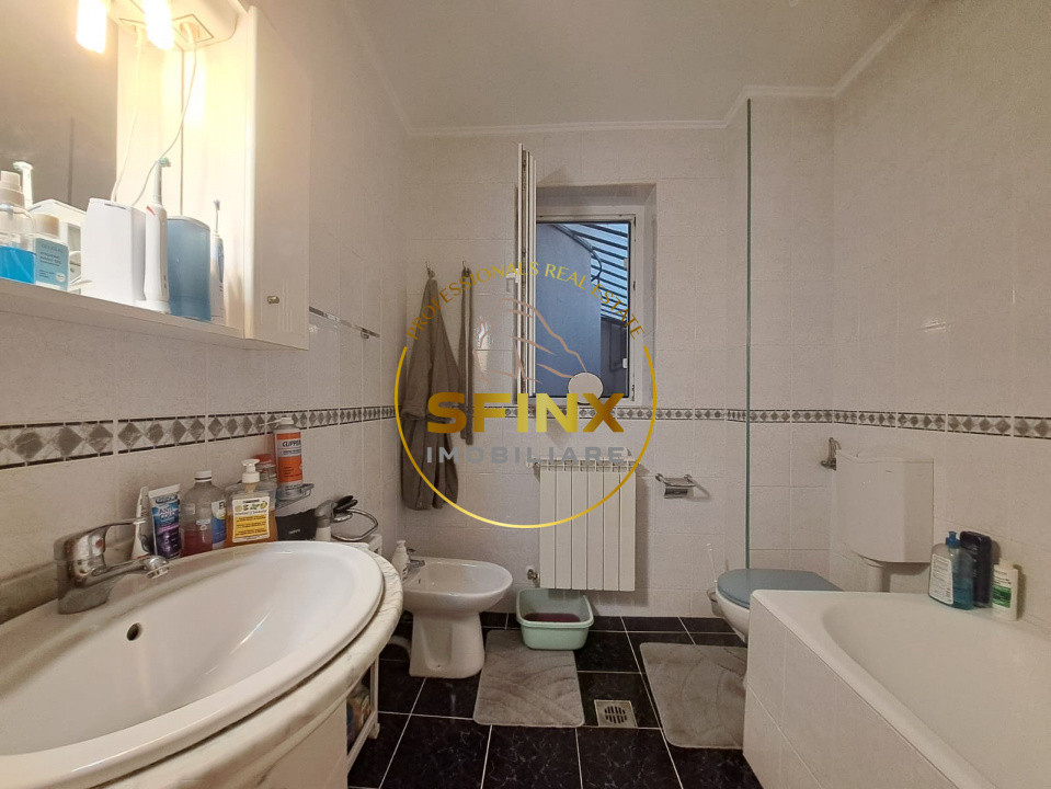 Casa 7 camere - singur curte - Regie