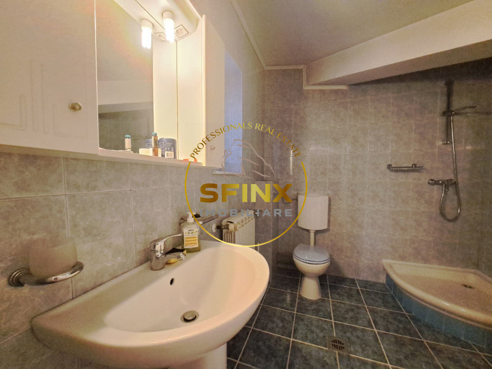 Casa 7 camere - singur curte - Regie