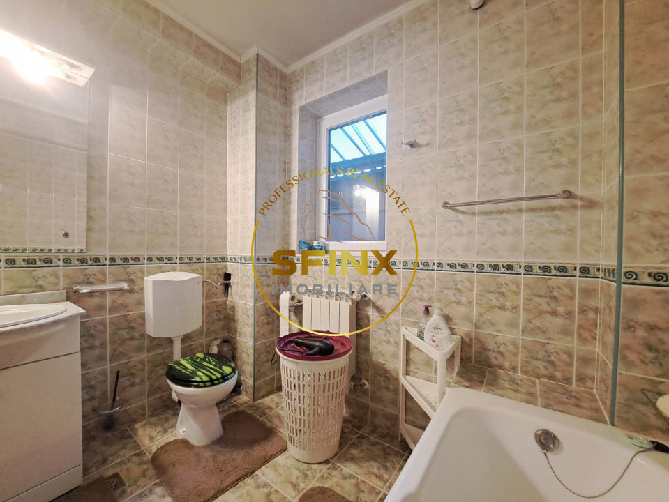 Casa 7 camere - singur curte - Regie