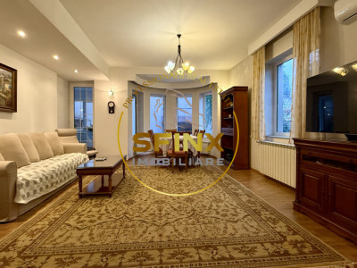 Casa 7 camere, singur curte, Regie