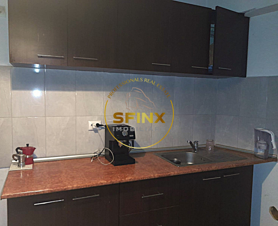 3 camere semidecomandate, Posta Vitan, gradina, curte comuna,loc parcare