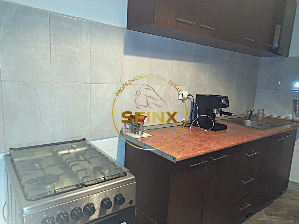 3 camere semidecomandate, Posta Vitan, gradina, curte comuna,loc parcare