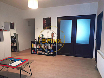 3 camere semidecomandate, Posta Vitan, gradina, curte comuna,loc parcare