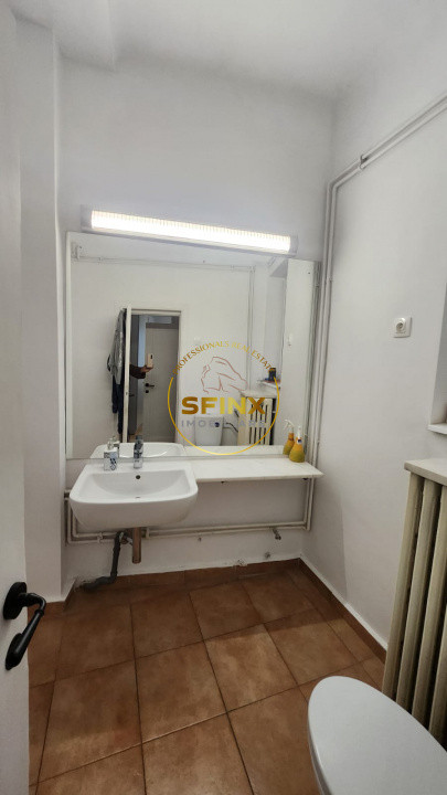 4 camere, Piața Victoriei, renovat, centrală proprie