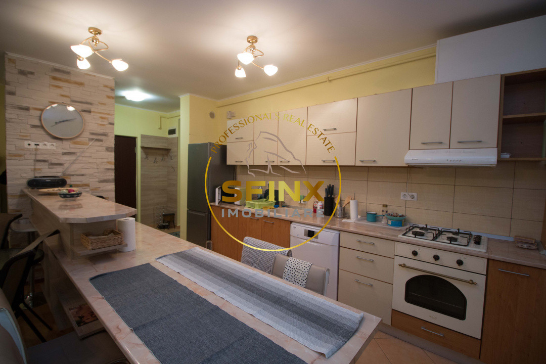 Apartament 3 camere, 2 bai, garaj cu vedere la munte si apa