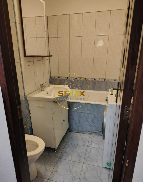 Garsoniera Titan Minis etajul 2 parc metrou termen lung