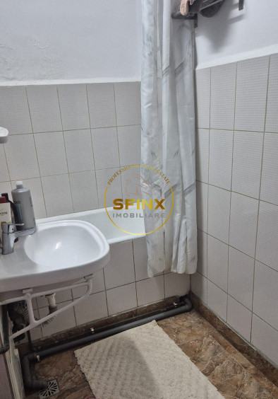 Garsoniera | Bd Decebal | etaj 5 | balcon | metrou piata muncii 3 minute 