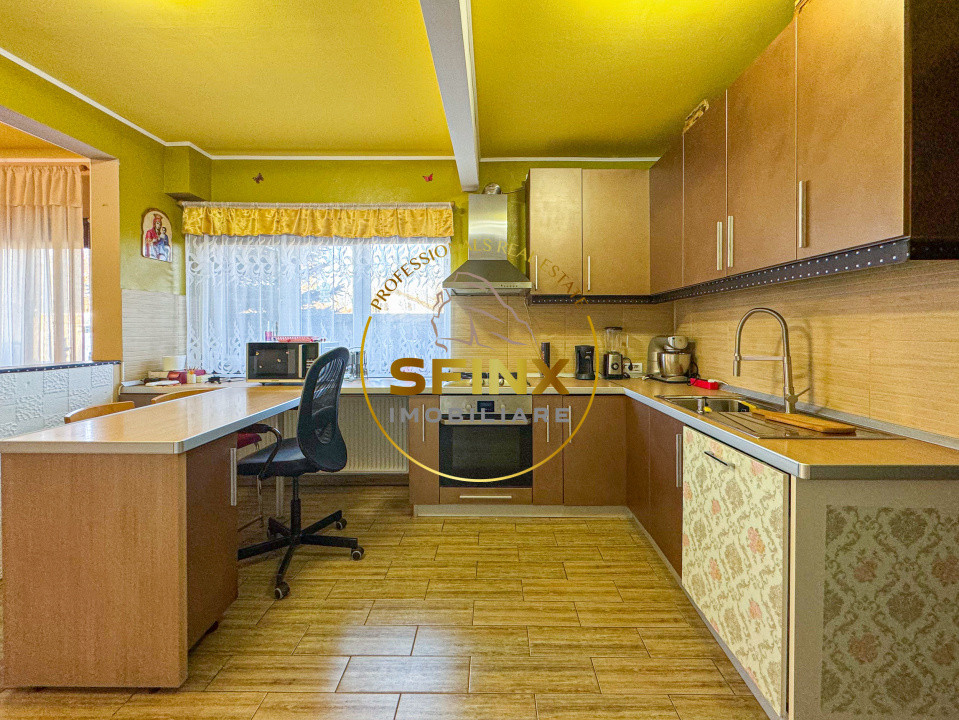 5 camere, 4 locuri parcare in garaj-vila cocheta Balotesti 