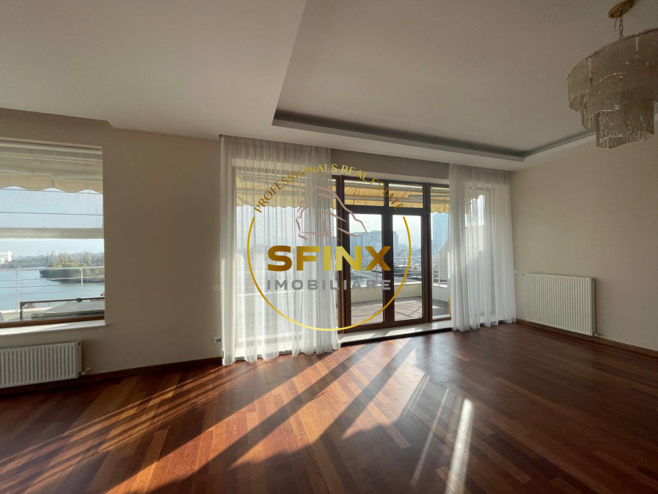 4 camere, 2 locuri de parcare, terasa, vedere spre lac, boxa