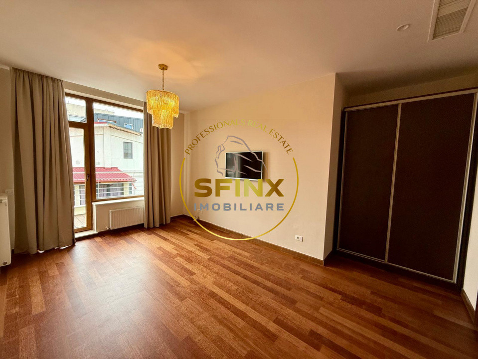 4 camere, 2 locuri de parcare, terasa, vedere spre lac, boxa