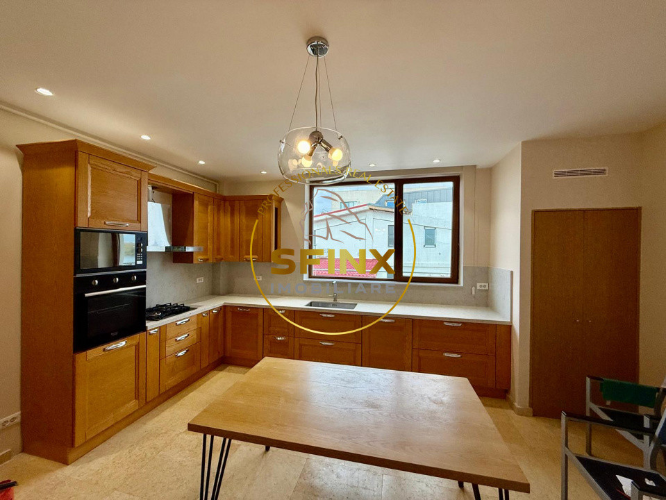 4 camere, 2 locuri de parcare, terasa, vedere spre lac, boxa