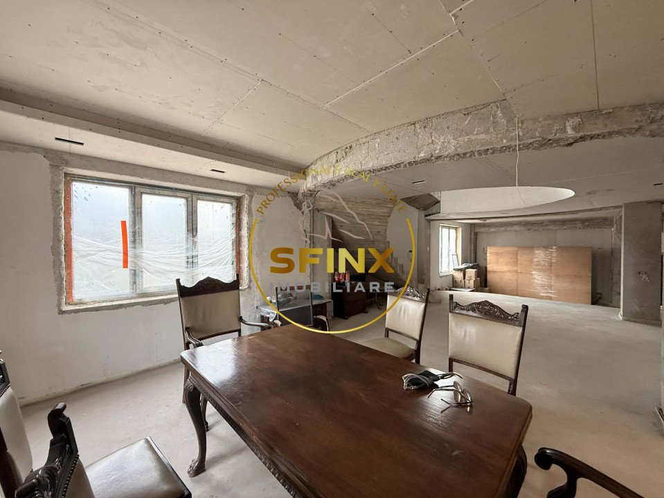 9 camere, piscina exterioara, garaj 5 masini, 516 mp utili, teren 1151