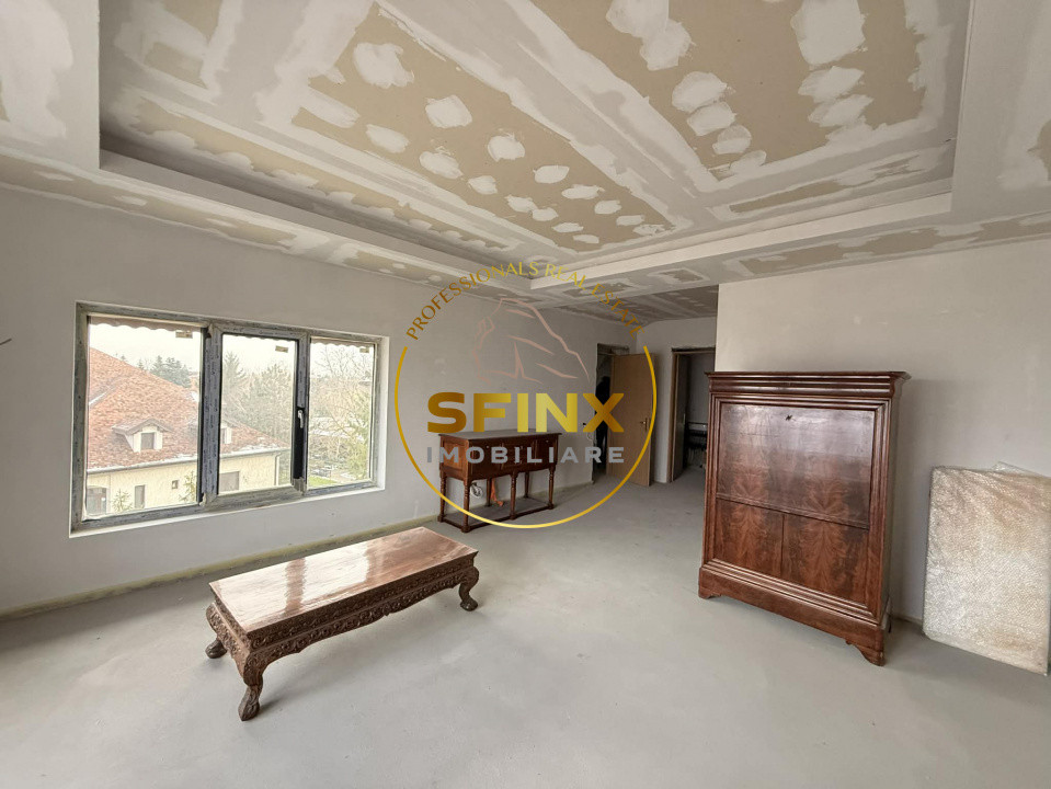 9 camere, piscina exterioara, garaj 5 masini, 516 mp utili, teren 1151