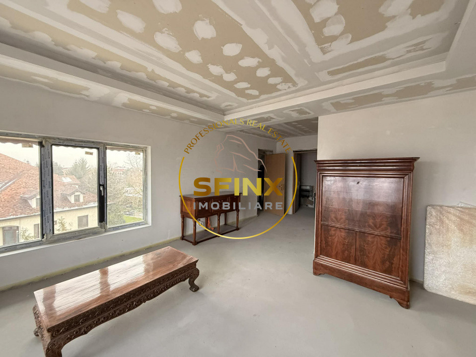 9 camere, piscina exterioara, garaj 5 masini, 516 mp utili, teren 1151