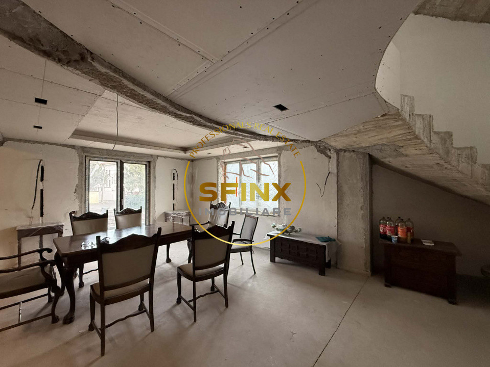 9 camere, piscina exterioara, garaj 5 masini, 516 mp utili, teren 1151