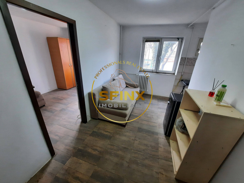 Piata Resita, apartament 2 camere etaj 1 in bloc de 4 etaje, comision zero