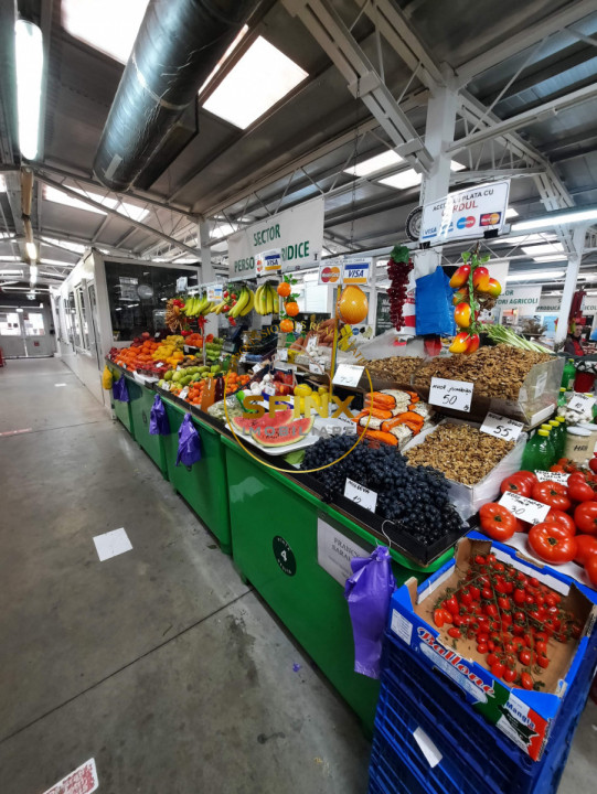 Piata Resita, apartament 2 camere etaj 1 in bloc de 4 etaje, comision zero