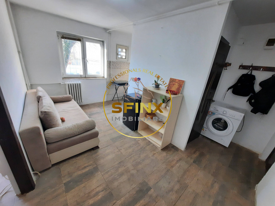 Piata Resita, vanzare apartament 2 camere etaj 1 bloc 4 etaje, comision zero