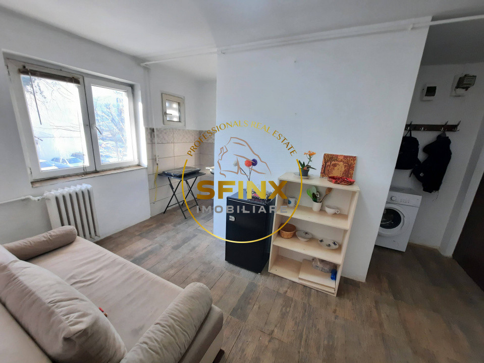 Piata Resita, vanzare apartament 2 camere etaj 1 bloc 4 etaje, comision zero