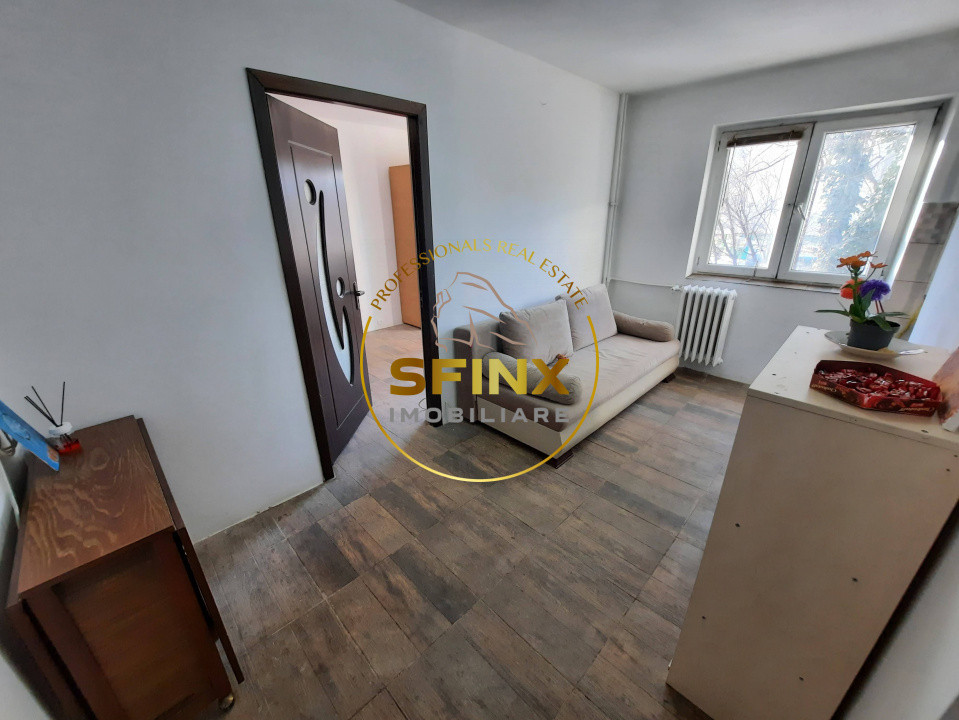 Piata Resita, vanzare apartament 2 camere etaj 1 bloc 4 etaje, comision zero