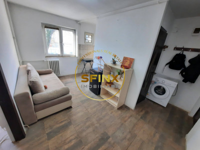 Piata Resita, vanzare apartament 2 camere etaj 1 bloc 4 etaje, comision zero