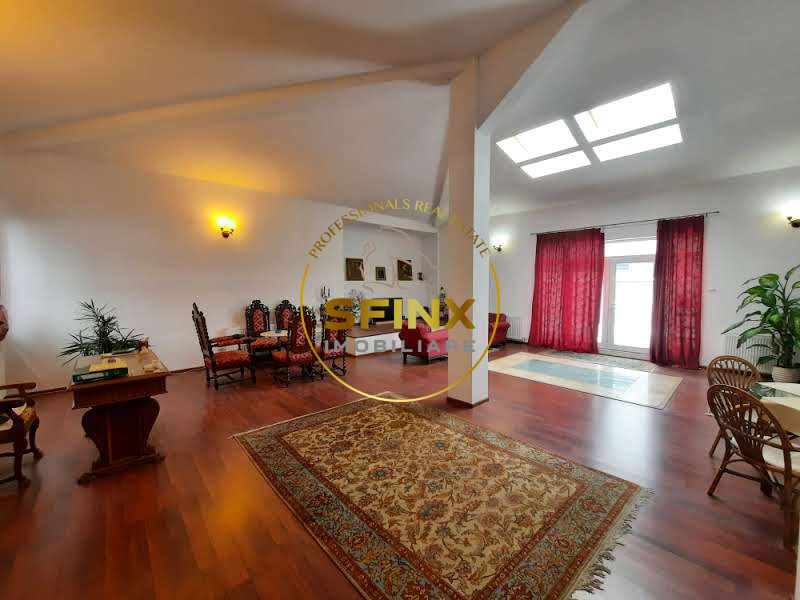 Parc Cismigiu, de vanzare vila interbelica cu 2 apartamente, curte, parcare