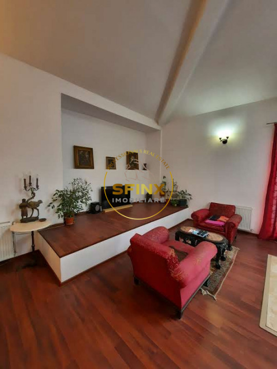 Parc Cismigiu, de vanzare vila interbelica cu 2 apartamente, curte, parcare