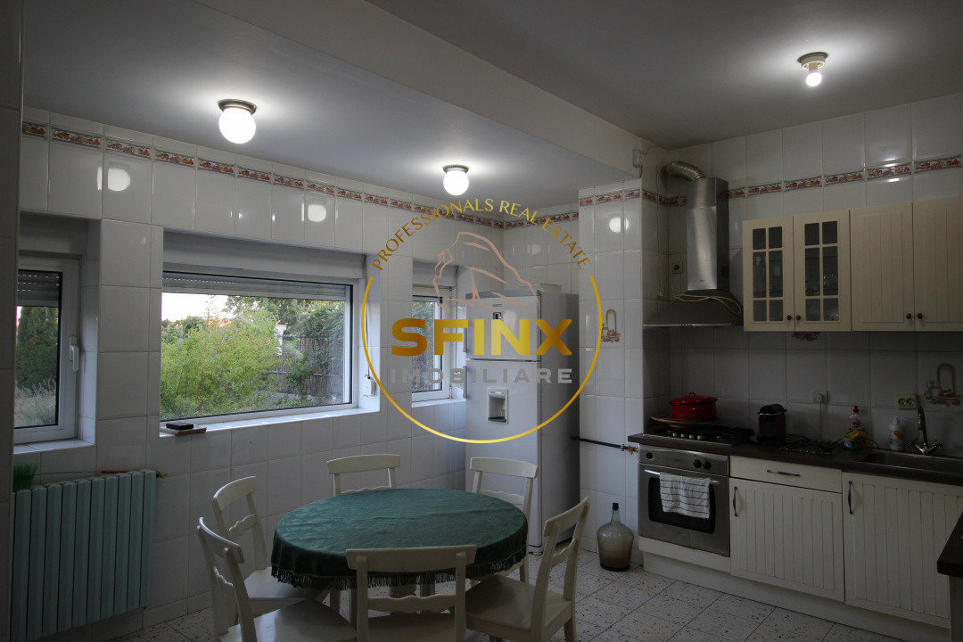 Vila impunatoare cu iesire la lac, Peris 