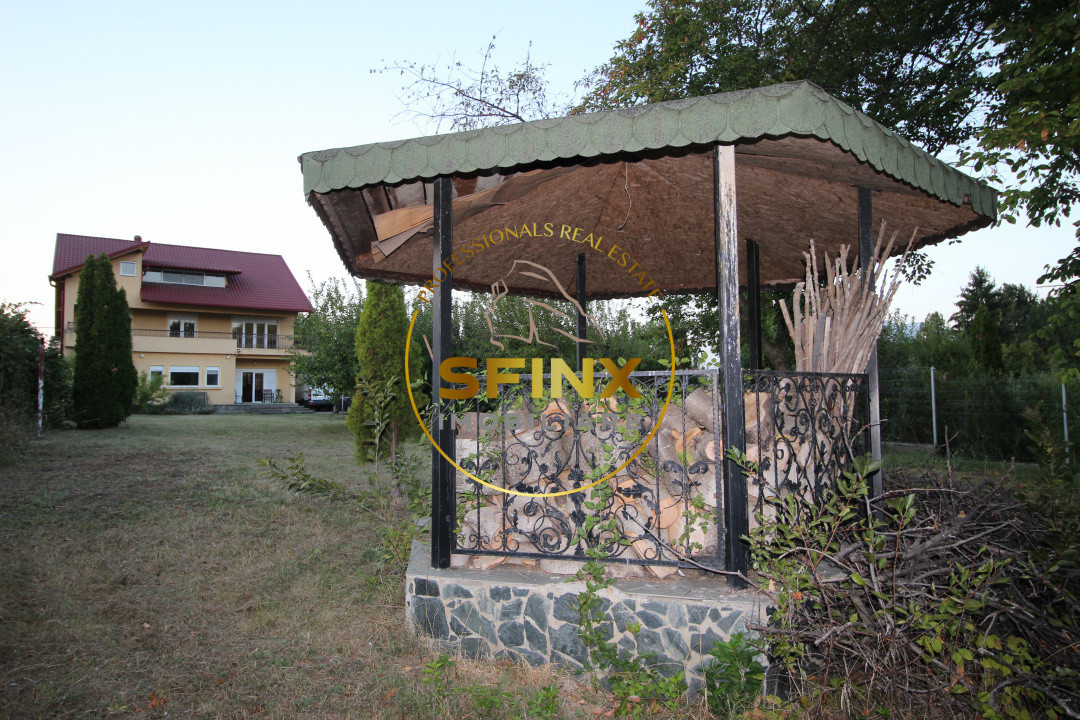 Vila impunatoare cu iesire la lac, Peris 