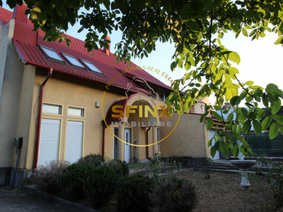 Vila impunatoare cu iesire la lac, Peris 