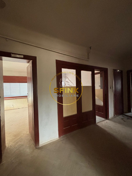 Sinaia, vila interbelica somptuoasa, necesita renovare, oportunitate