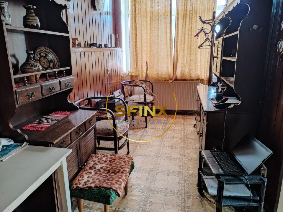 Apartament 4 camere cu scara interioara si garaj zona centrala