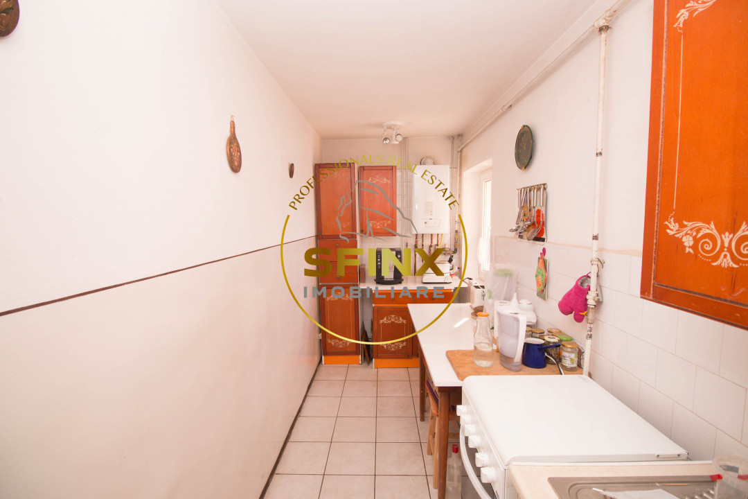 Apartament 4 camere cu scara interioara si garaj zona centrala