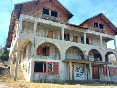De vanzare - Pretabil Casa de batrani