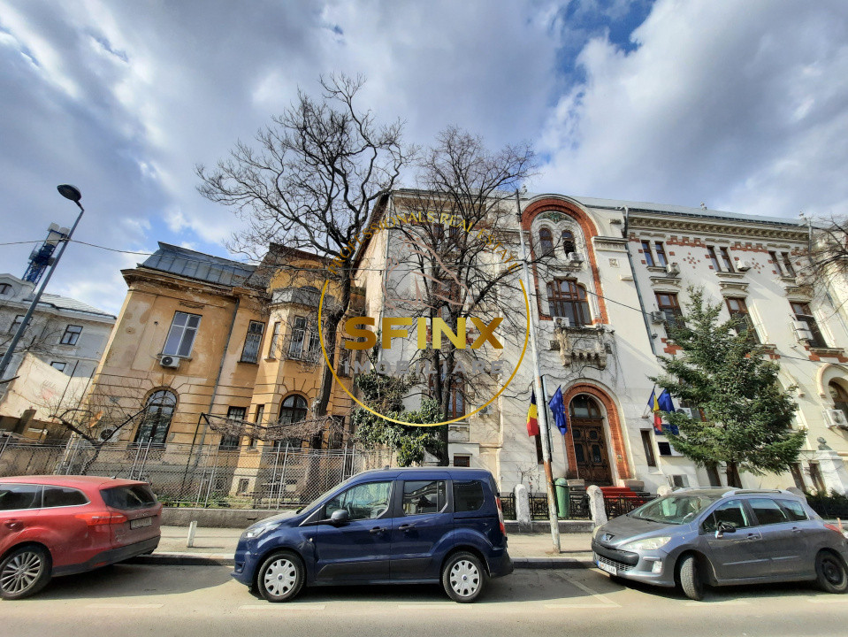 Langa Parcul Cismigiu  vanzare apartament  2 camere mansarda vila interbelica