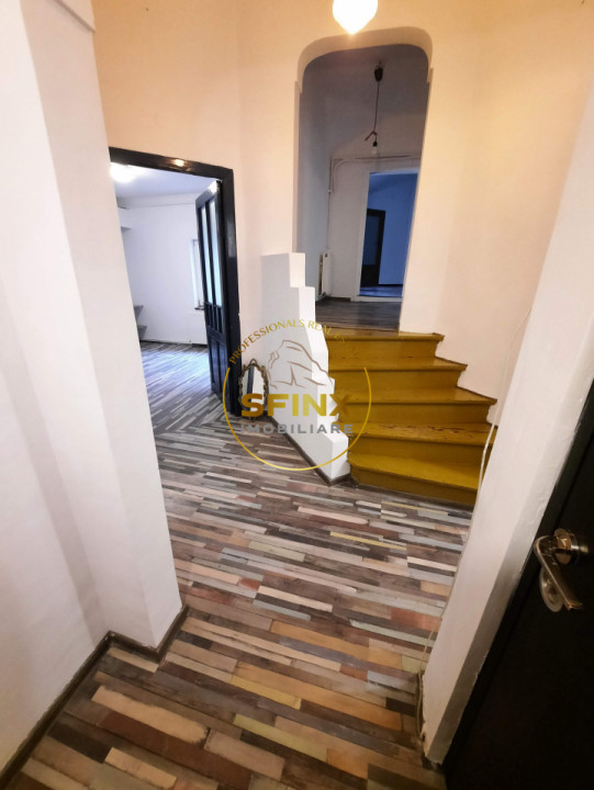 Langa Parcul Cismigiu  vanzare apartament  2 camere mansarda vila interbelica