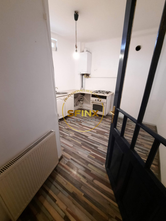 Langa Parcul Cismigiu  vanzare apartament  2 camere mansarda vila interbelica