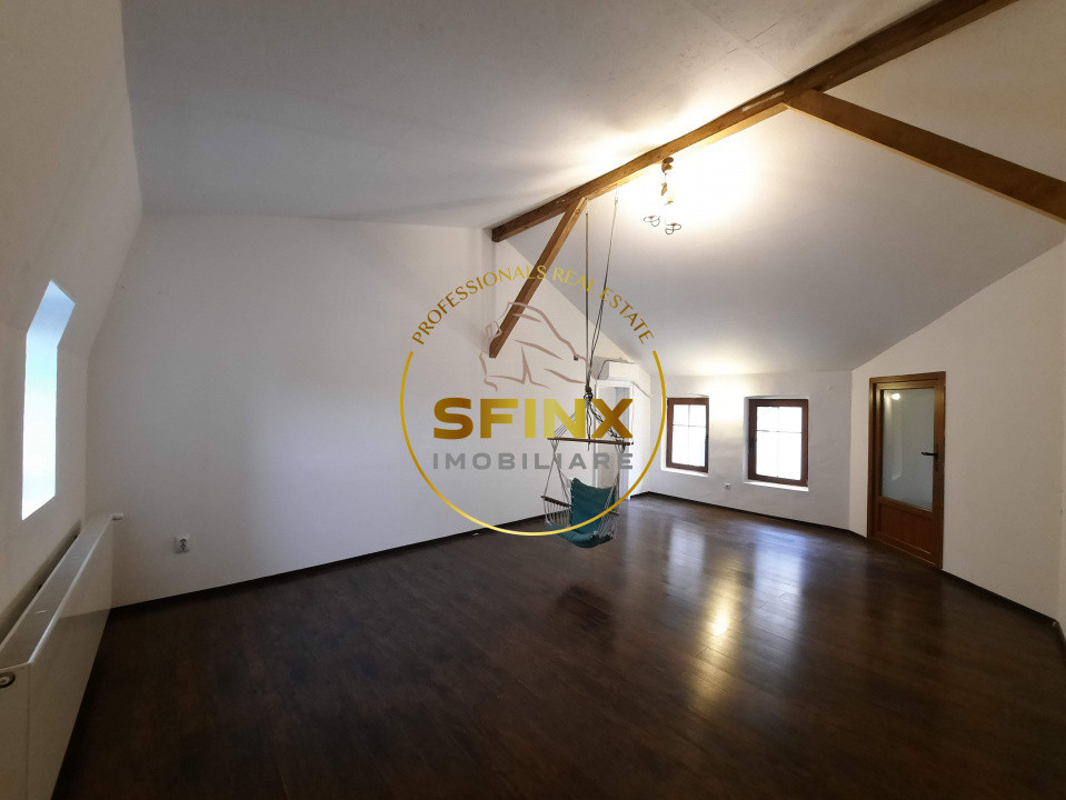 Langa Parcul Cismigiu  vanzare apartament  2 camere mansarda vila interbelica