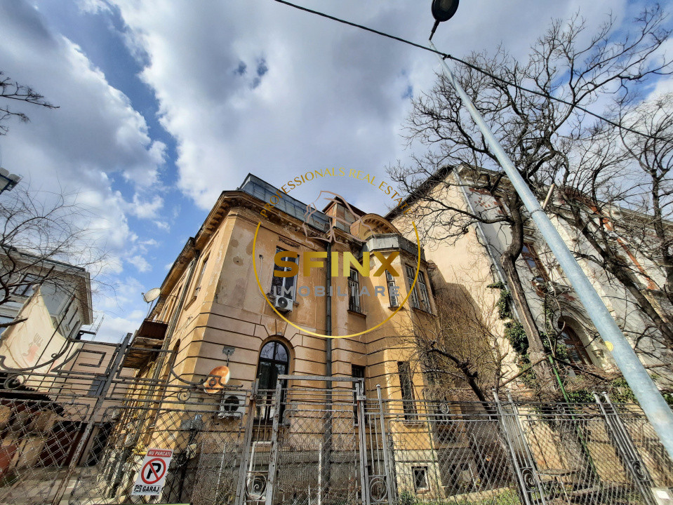 Langa Parcul Cismigiu  vanzare apartament  2 camere mansarda vila interbelica