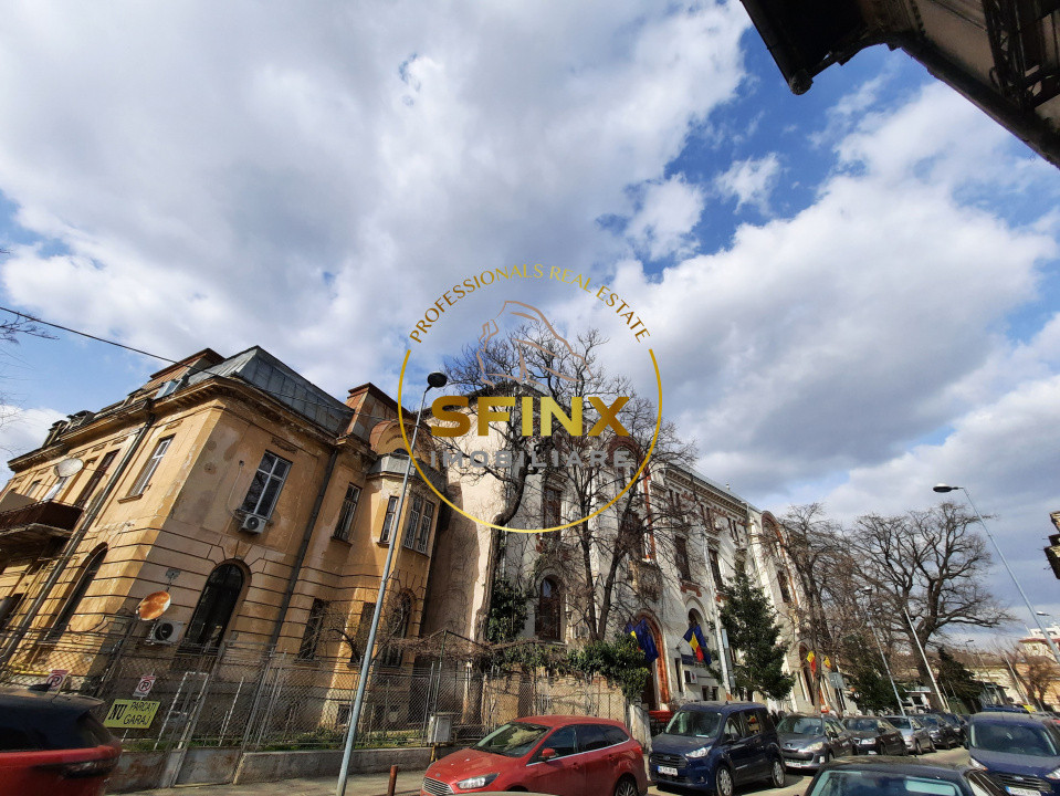 Langa Parcul Cismigiu  vanzare apartament  2 camere mansarda vila interbelica