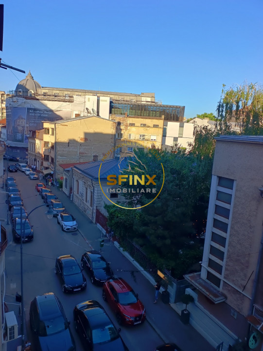 Apartament de 4 camere, superb, zona Calea Victoriei, bloc interbelic