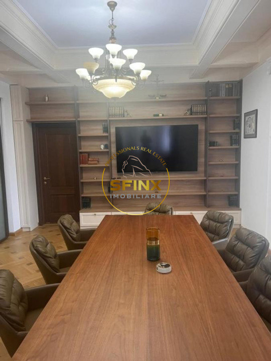 Dorobanti Capitale, parter de vila interbelica, curte proprie 300mp