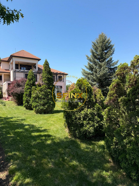 Domeniu privat la lac | 7.500 mp, piscină interioară, tenis și ponton