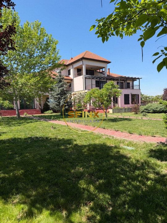 Domeniu privat la lac | 7.500 mp, piscină interioară, tenis și ponton