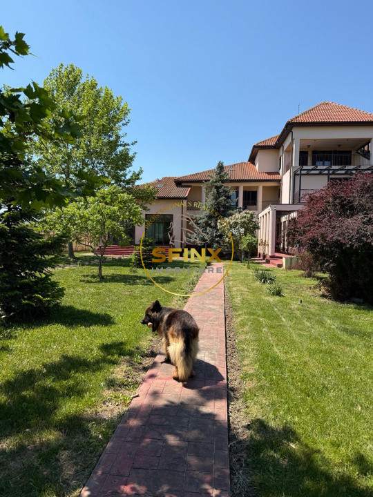 Domeniu privat la lac | 7.500 mp, piscină interioară, tenis și ponton