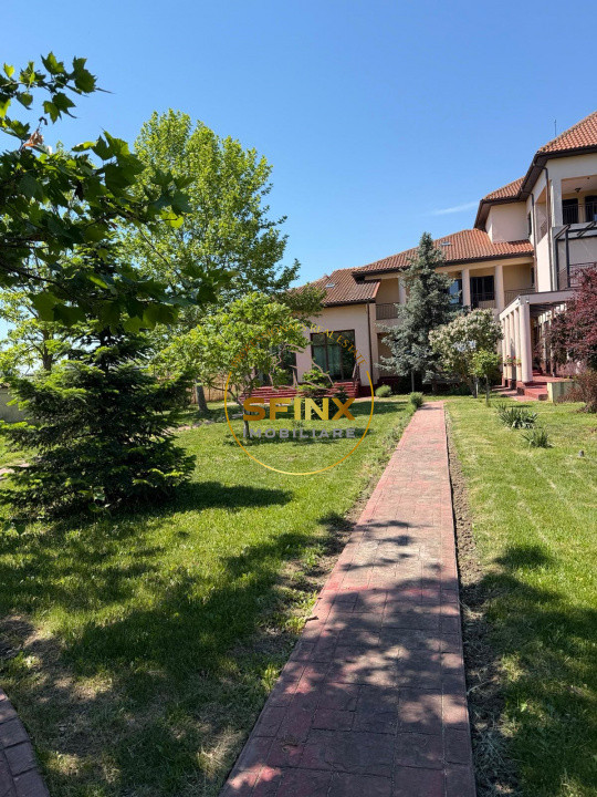 Domeniu privat la lac | 7.500 mp, piscină interioară, tenis și ponton